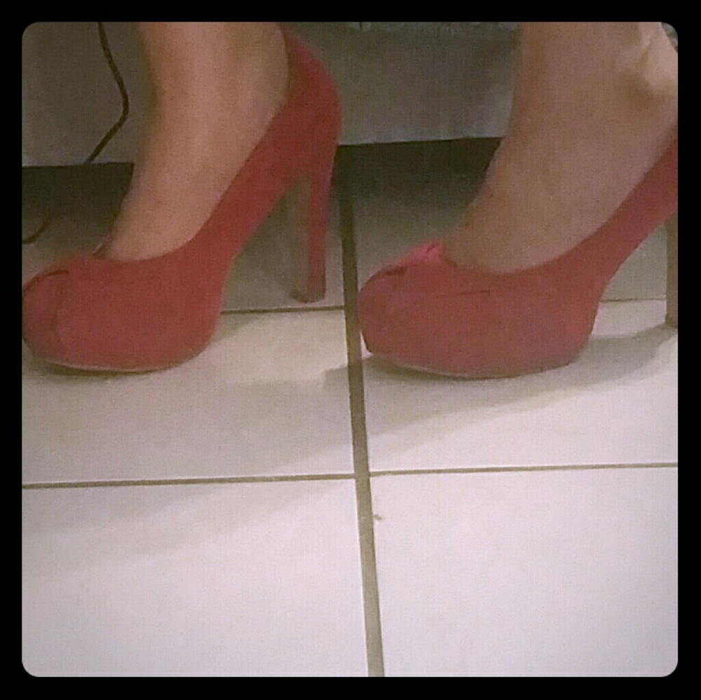 Red pumps