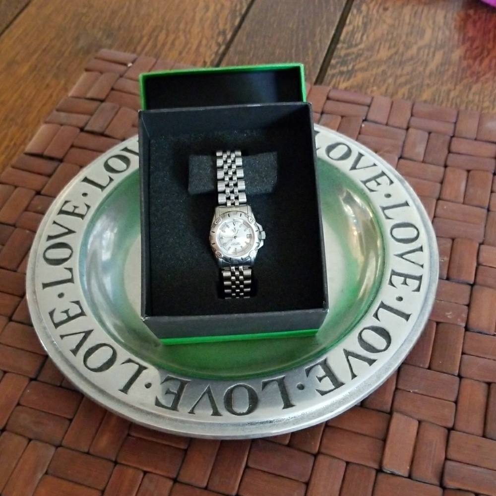 CROTON * Ladies stainless steel watch