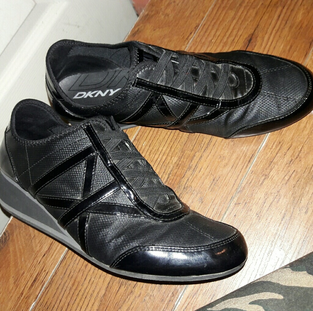 Dainty lightly worn tennis shoes