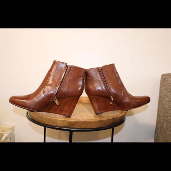 *SOLD* NWOT Tory Burch Camel Wedge Booties - Picture 2 of 4