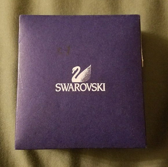 Swarovski Breast Cancer Pin - Picture 3 of 3