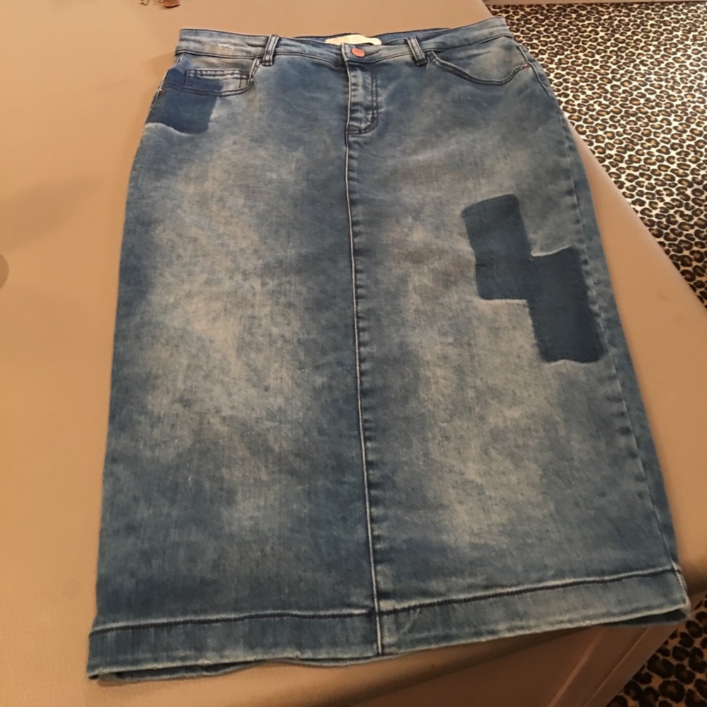 NWOT Zara jean skirt knee length size L