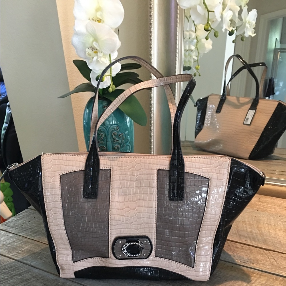Guess tote
