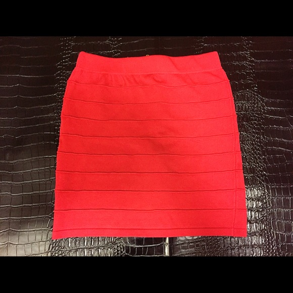 🛍️ Sale 🛍️ Cute Red Mini Skirt - Picture 3 of 4
