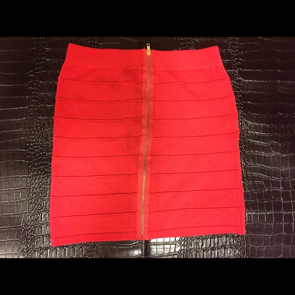 🛍️ Sale 🛍️ Cute Red Mini Skirt - Picture 2 of 4
