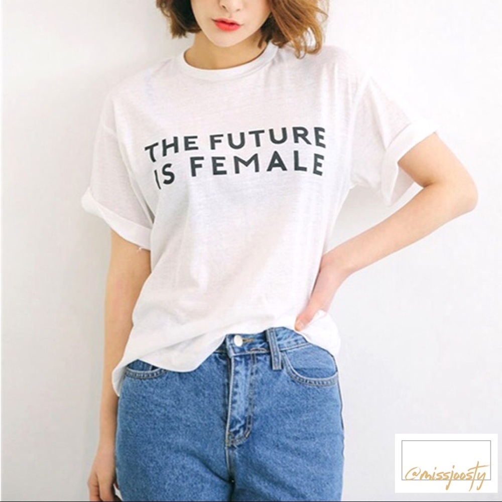 SALE 💝 THE FUTURE IS FEMALE T 💪🏽🌸