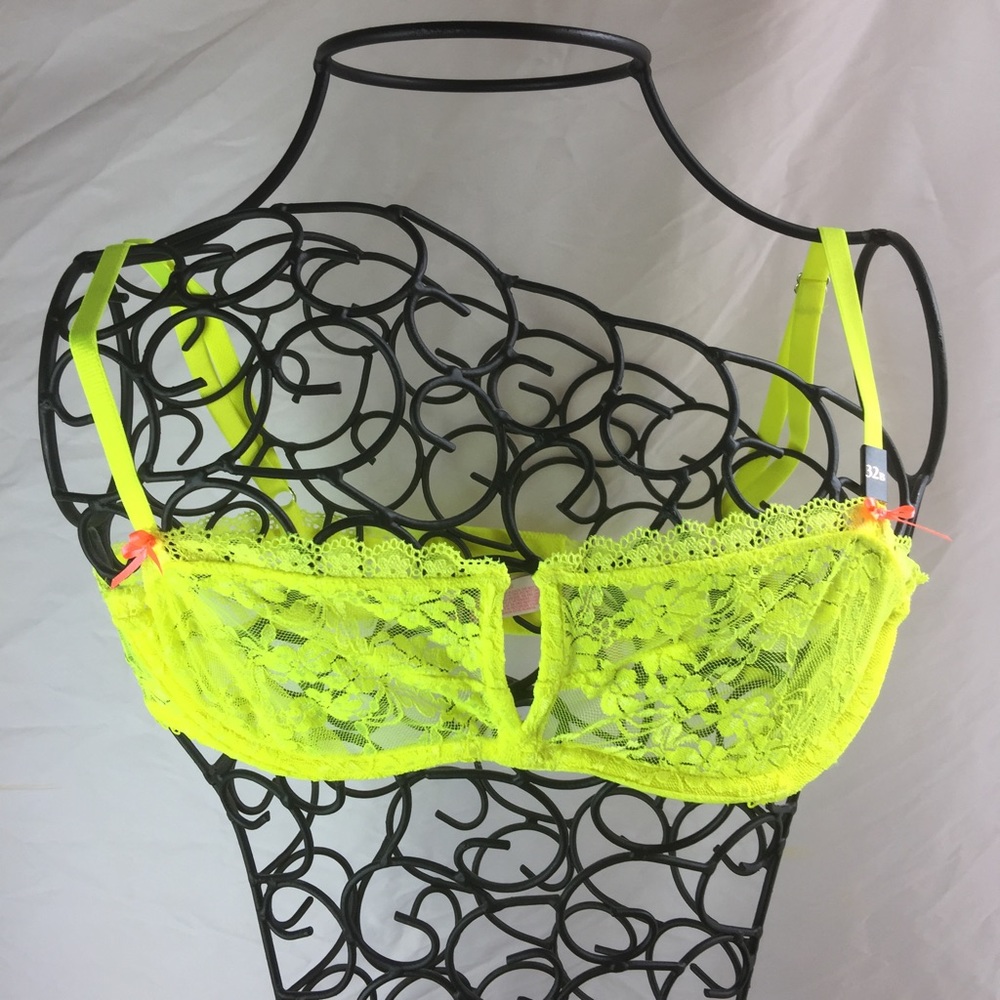 Victoria's Secret Very Sexy Unlined Lace 32B