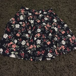 Super cute floral skirt!