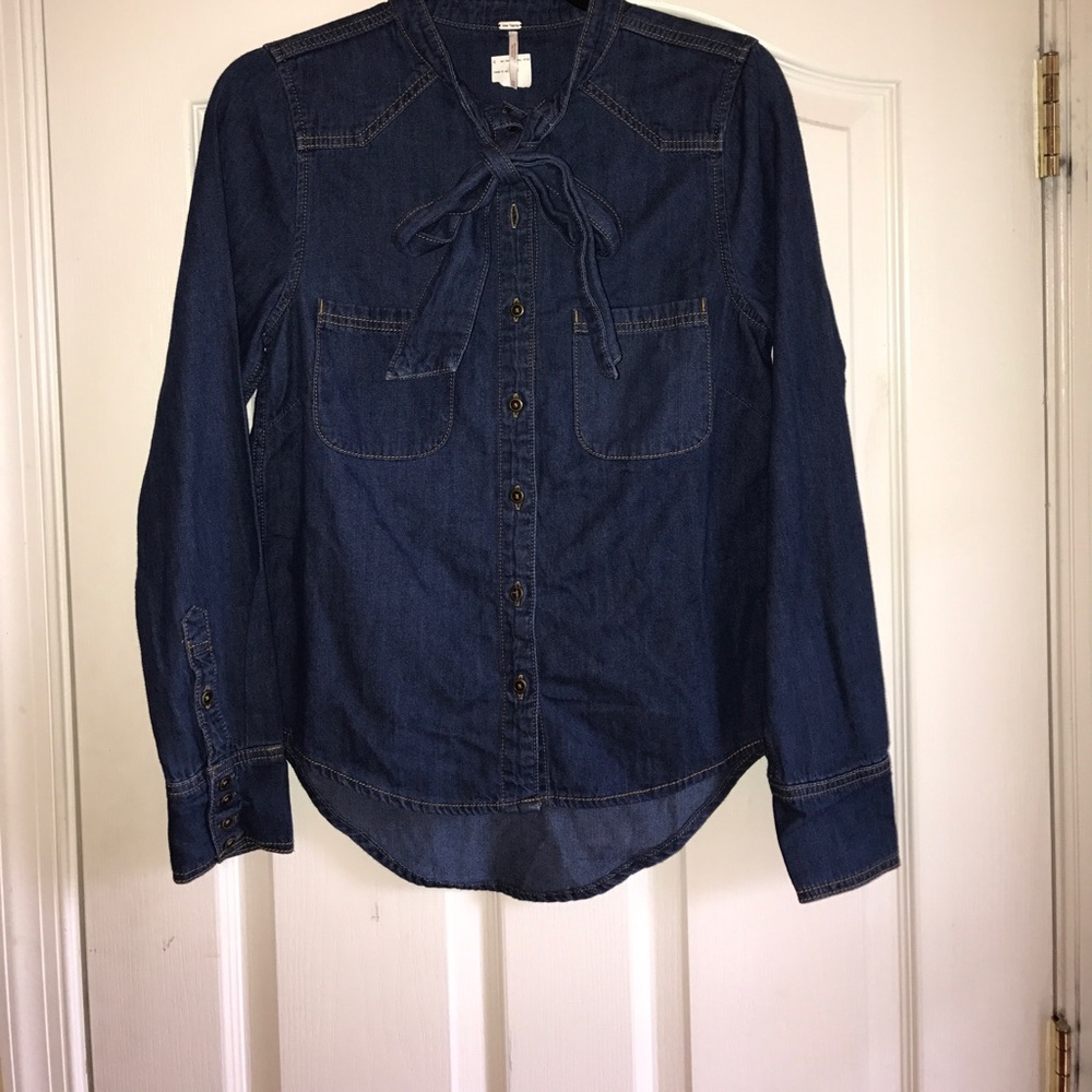 FREE PEOPLE DENIM SHIRT w PussyCat Bow