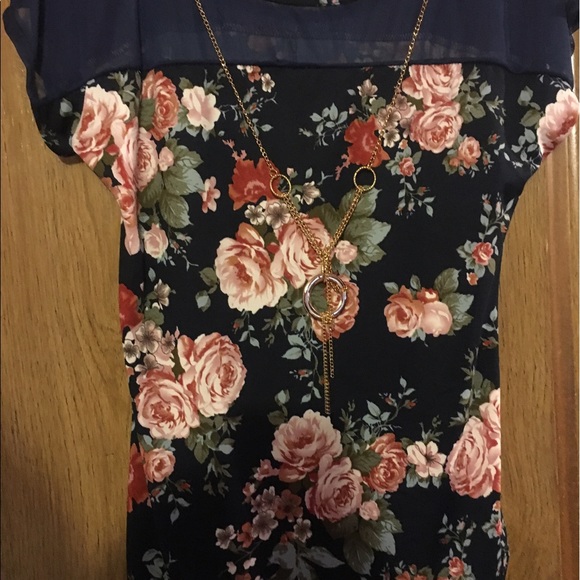 blouse - Picture 2 of 3