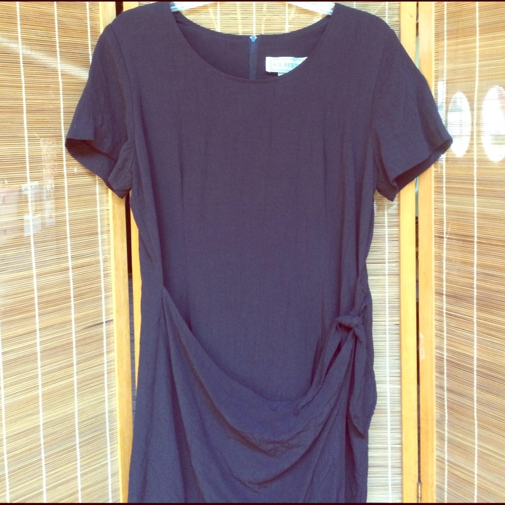 Very cute black dress!!