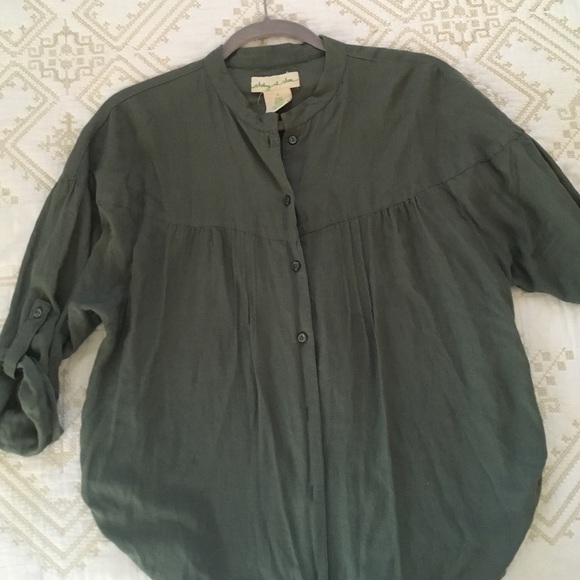 Urban Outfitters Tops - Urban outfitters hunter green top