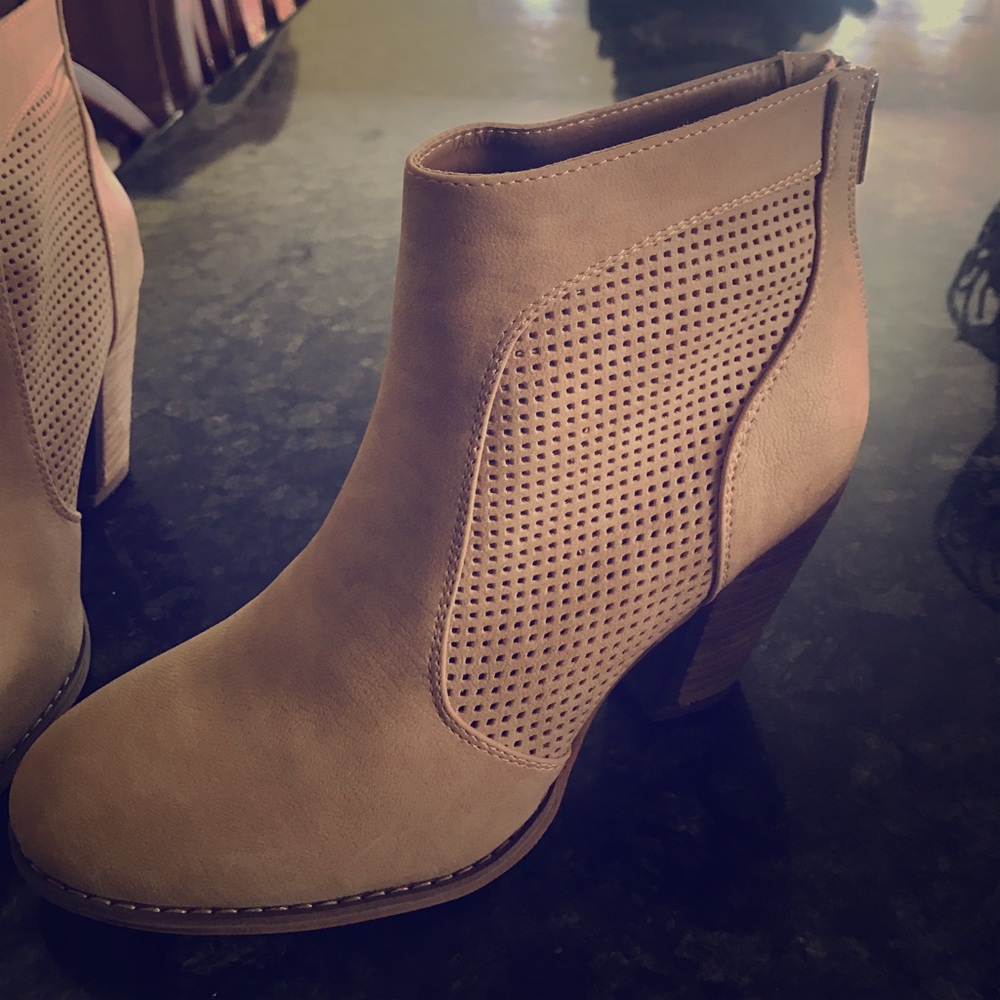 Call it spring booties/size 9