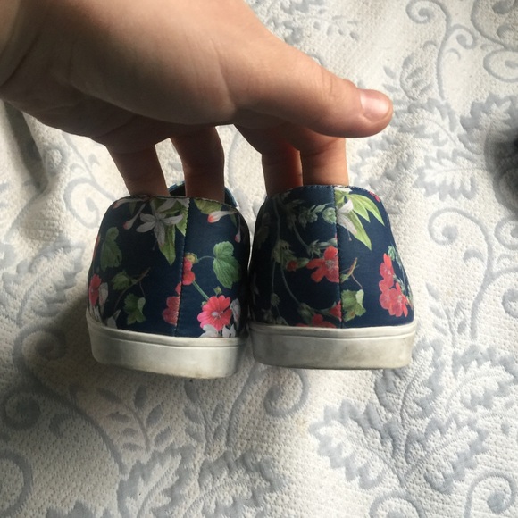 Gorgeous garden blackmilk navy flats - Picture 3 of 4