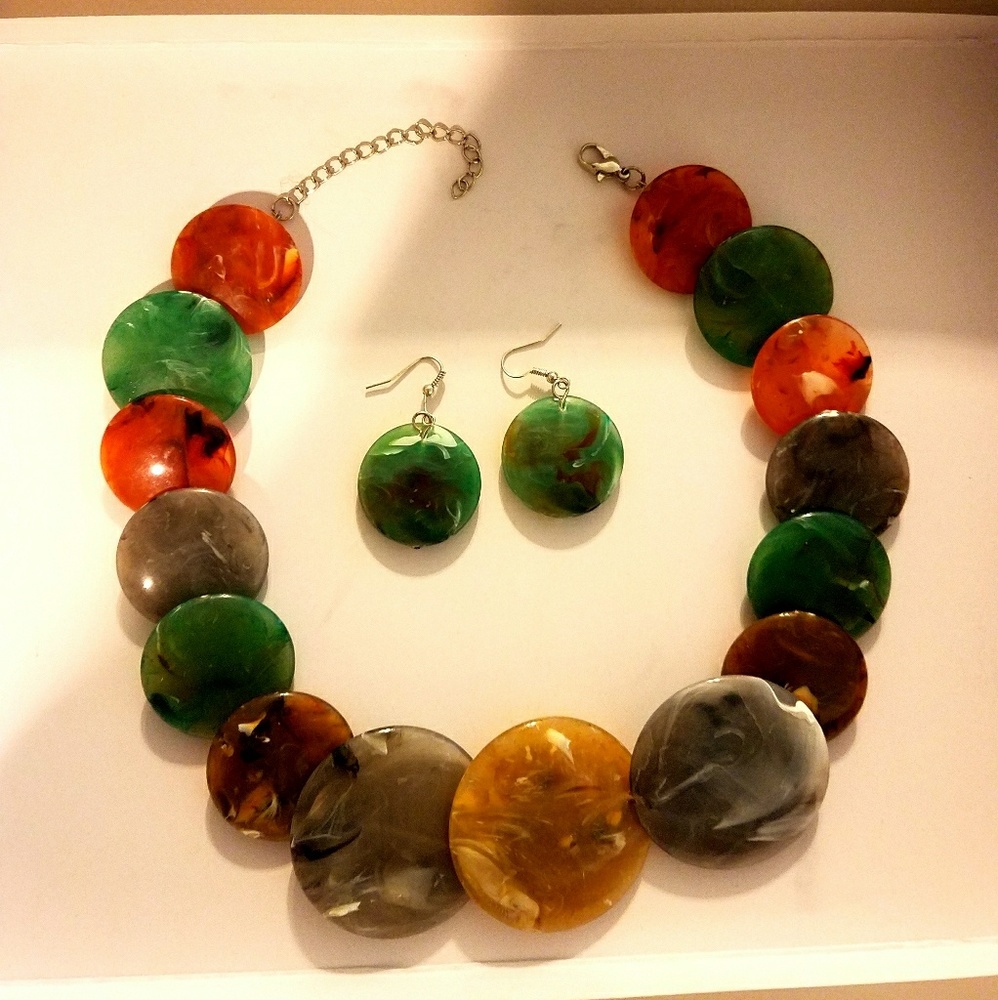Multicolored Round necklace and earrings