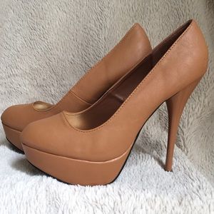 Camel pumps Sz 8