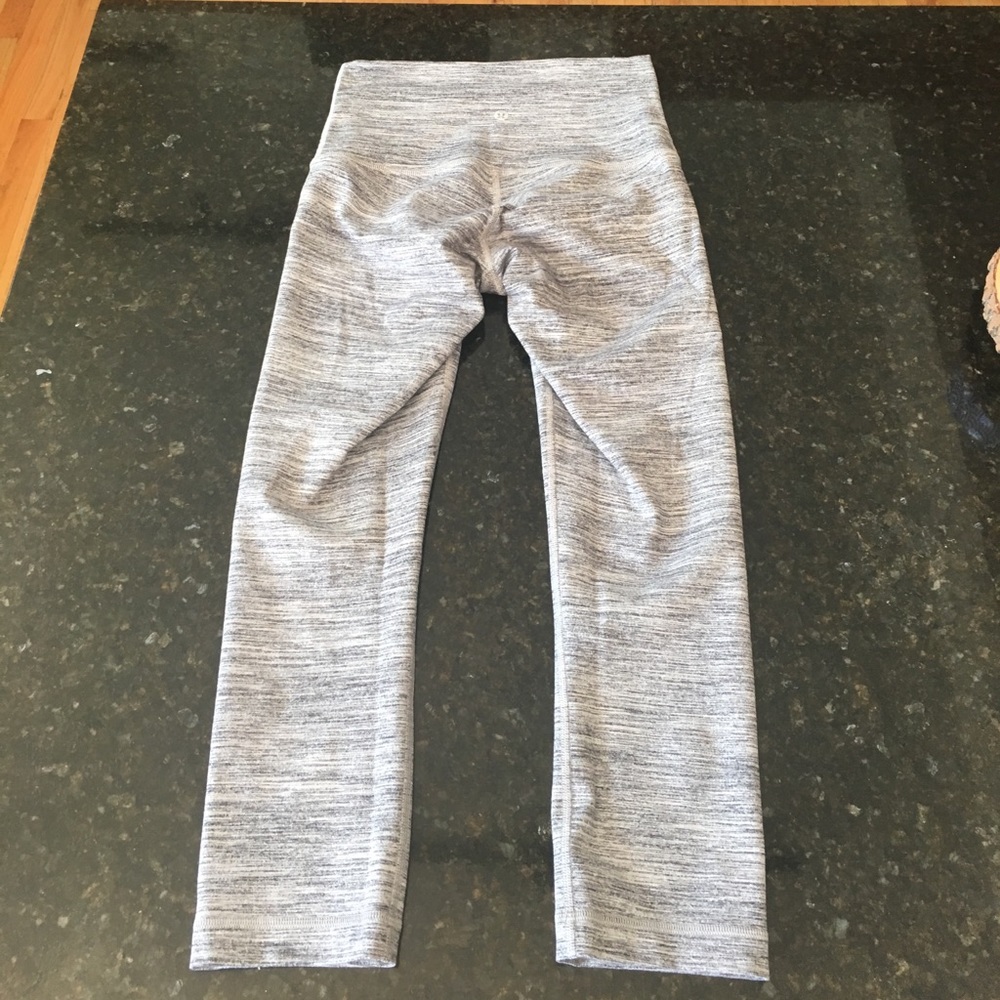 Lululemon hi-rise crop leggings
