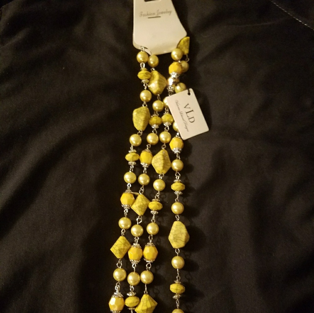 Necklace and earring set