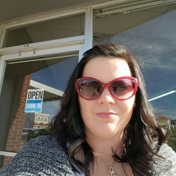 Meet your Posher, Jeri - Picture 3 of 3