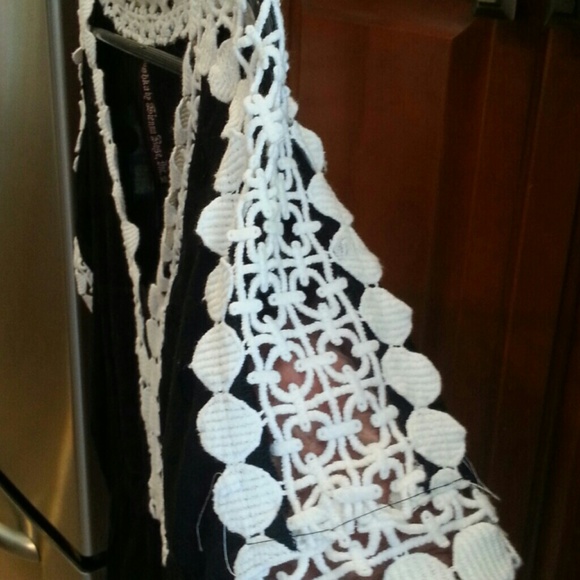 Tunic - Picture 4 of 7