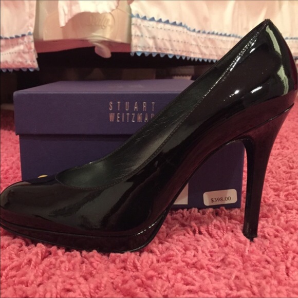 Black Stuart Weizmann heels. - Picture 1 of 2