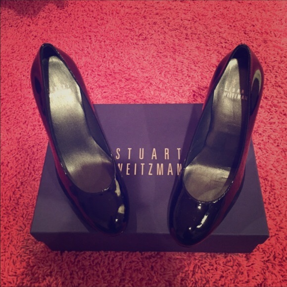Black Stuart Weizmann heels. - Picture 2 of 2