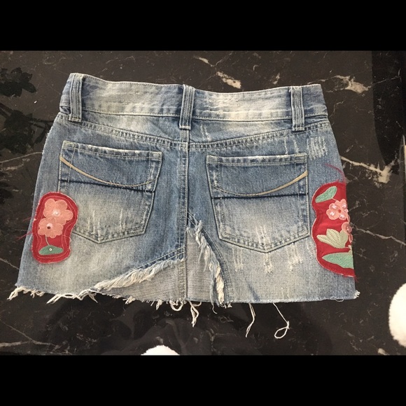 NWT Sans Souci Denim Skirt w/ Rhinestone Appliqués - Picture 2 of 6