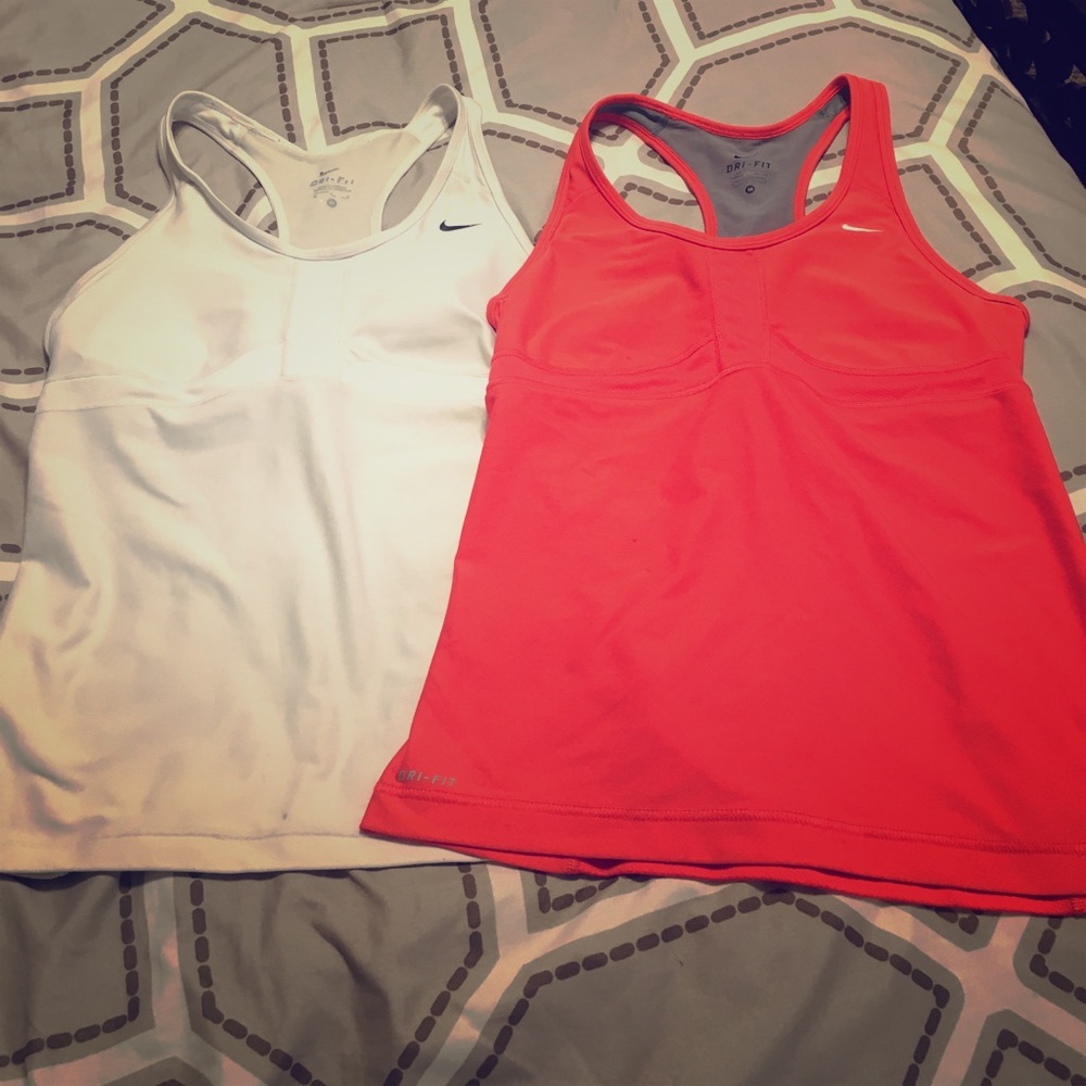 BUNDLE NIKE BUILDING BRA TOPS size M