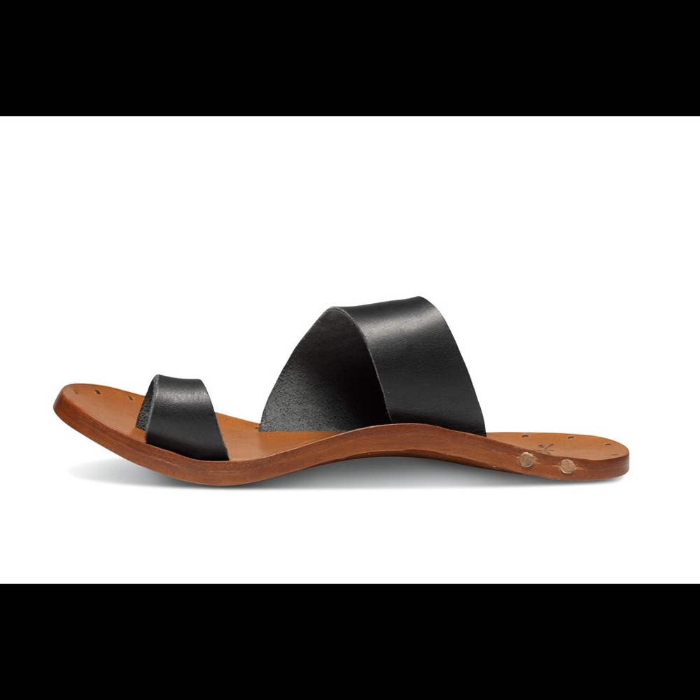 NEW $320 Beek Finch Sandals 7 Black