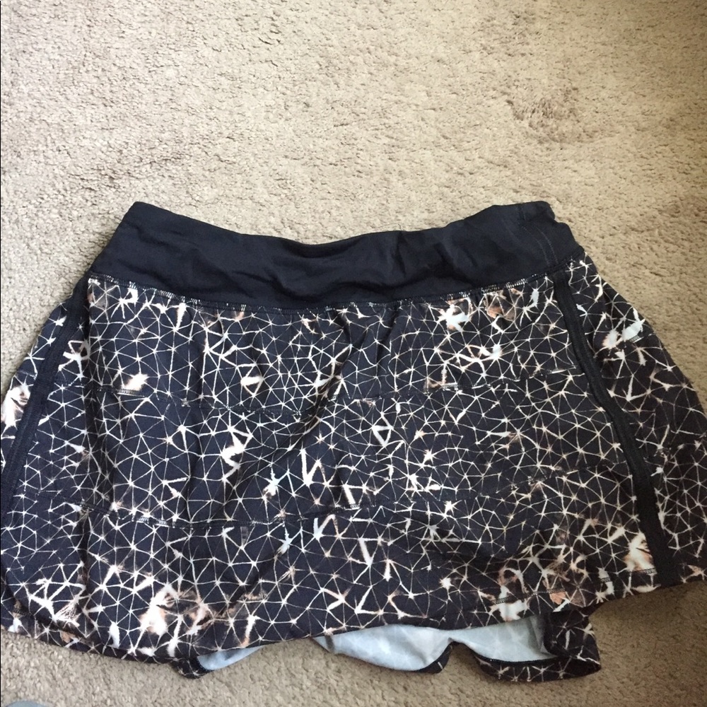 Gently used lululemon skirt size 12 tall.