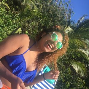 Meet your Posher, Gina