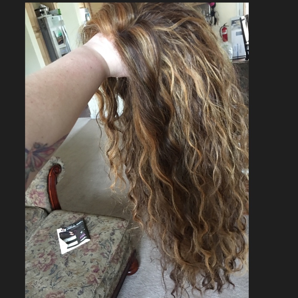 Gorgeous lace front wavy wig!