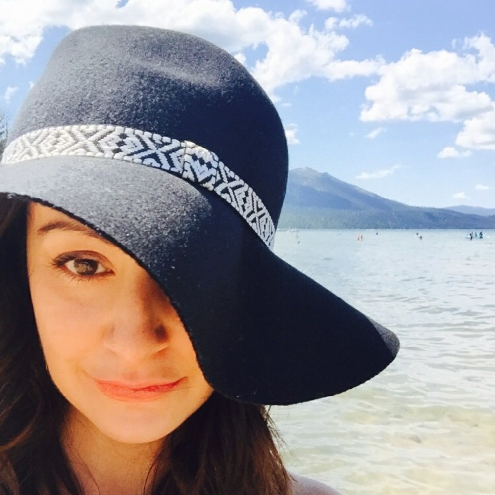 Meet your Posher, Mitra