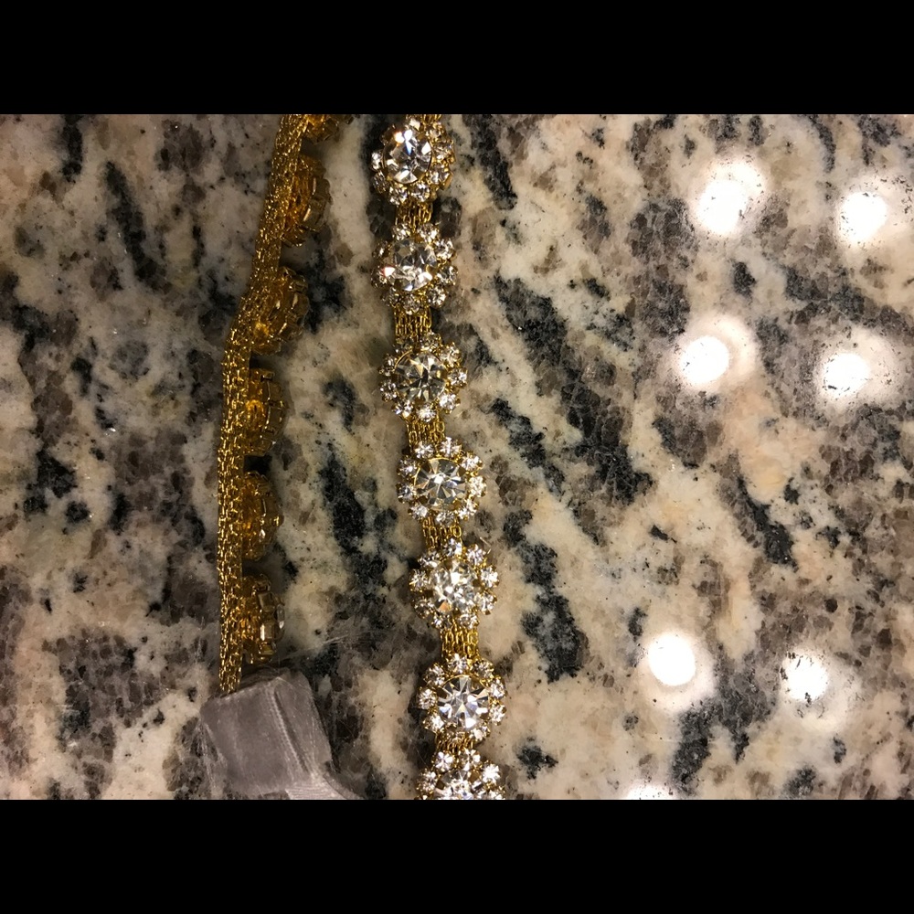 Hair piece or could be worn as jewelry