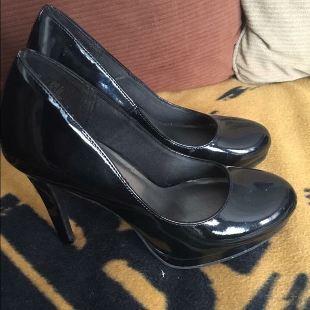 Shoes - Picture 2 of 3