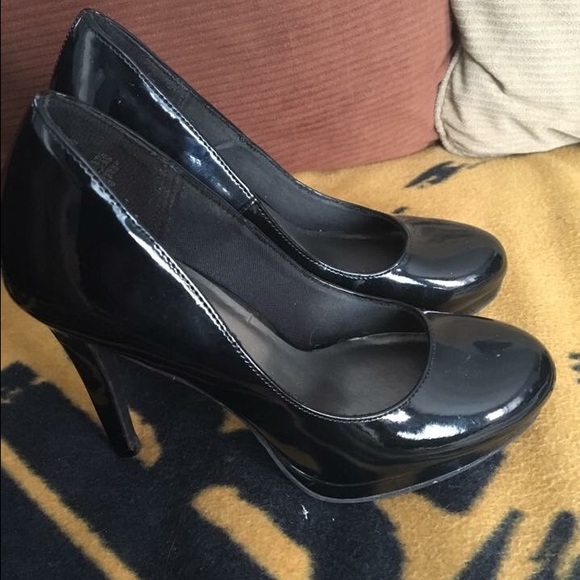 Shoes - Picture 2 of 3