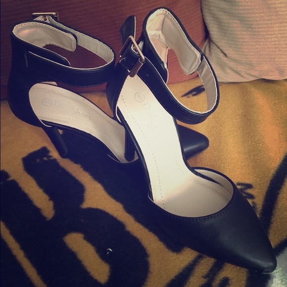 Shoes - Picture 1 of 3