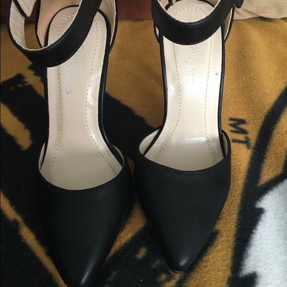 Shoes - Picture 3 of 3