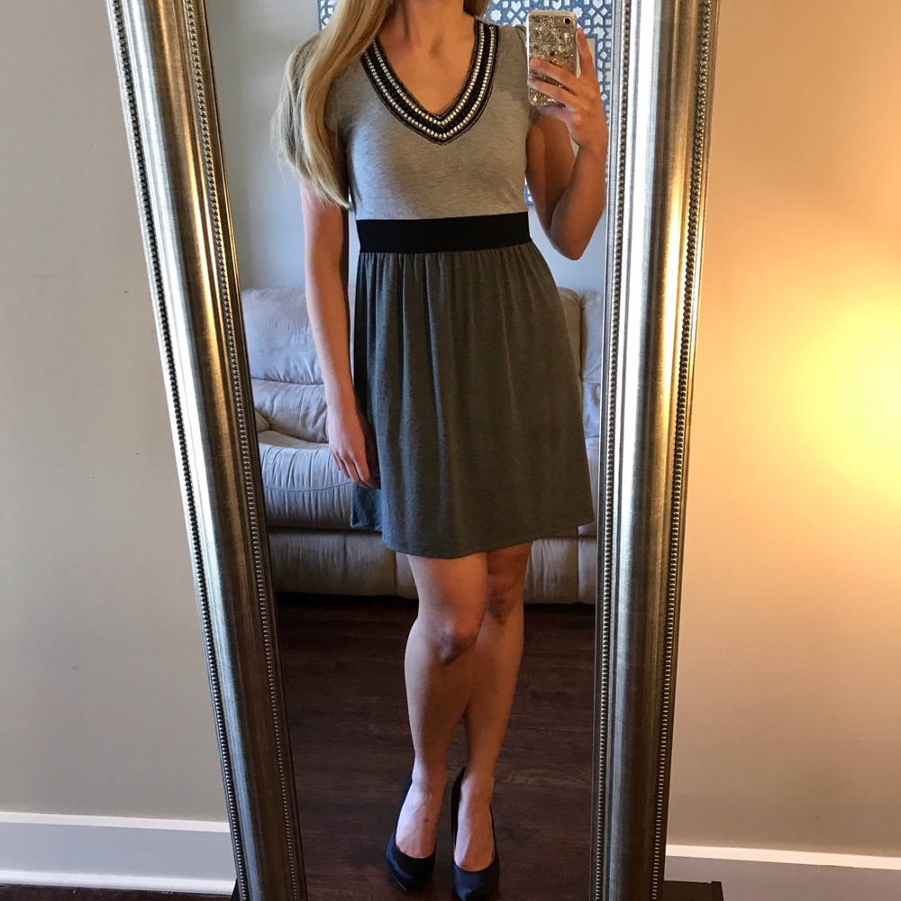 Casual cotton dress with beaded neckline