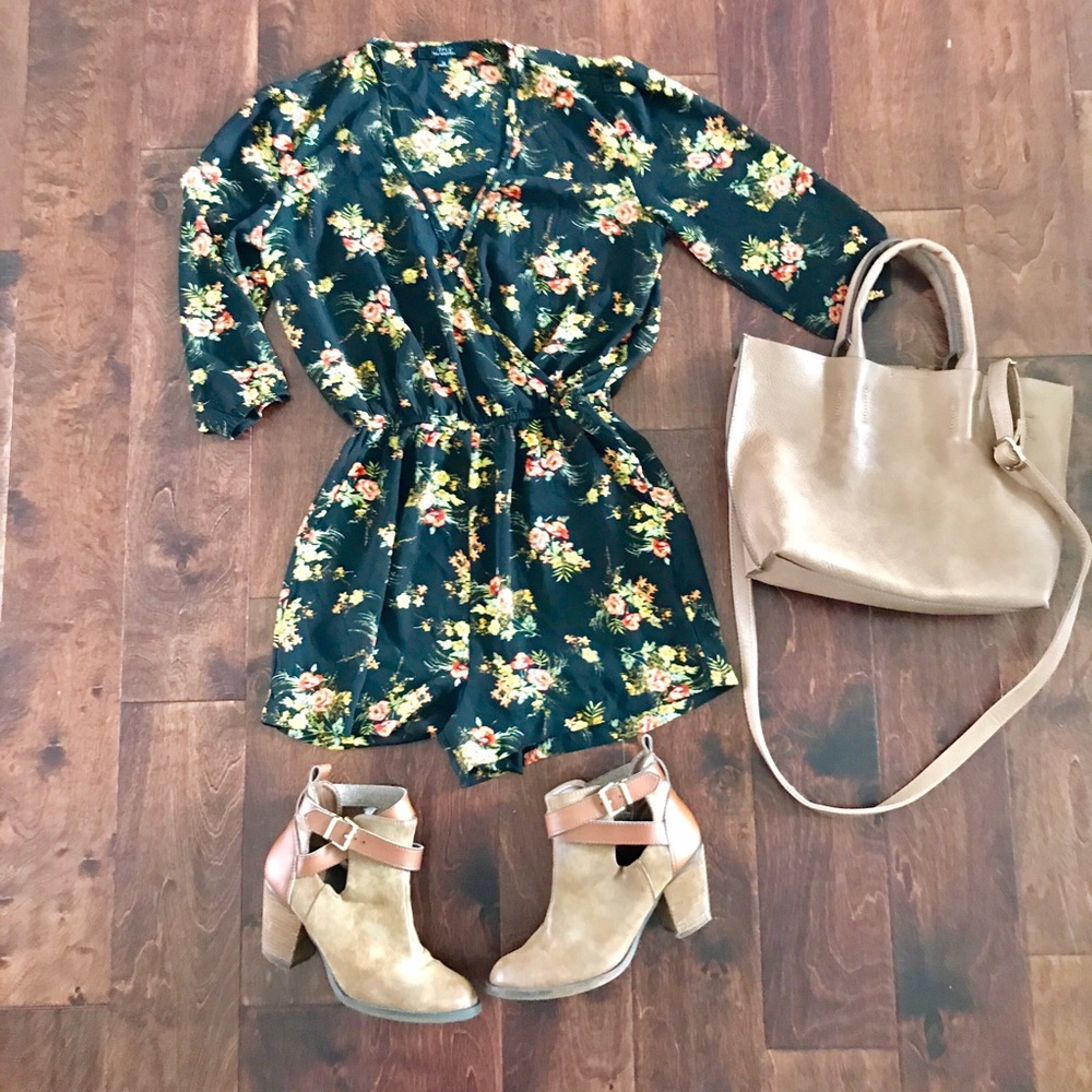 Floral v neck 3/4 sleeve romper
