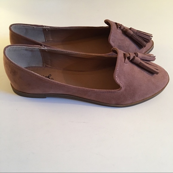 LAST ONE 5.5❣️Taupe/Blush Suede Flat with Tassels - Picture 3 of 4
