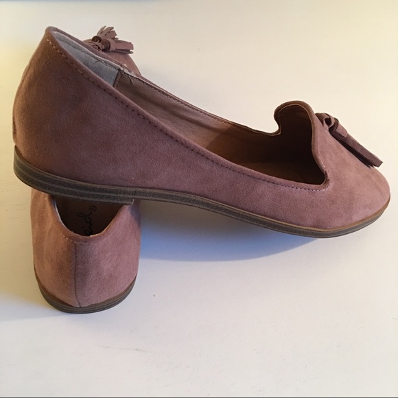 LAST ONE 5.5❣️Taupe/Blush Suede Flat with Tassels - Picture 4 of 4