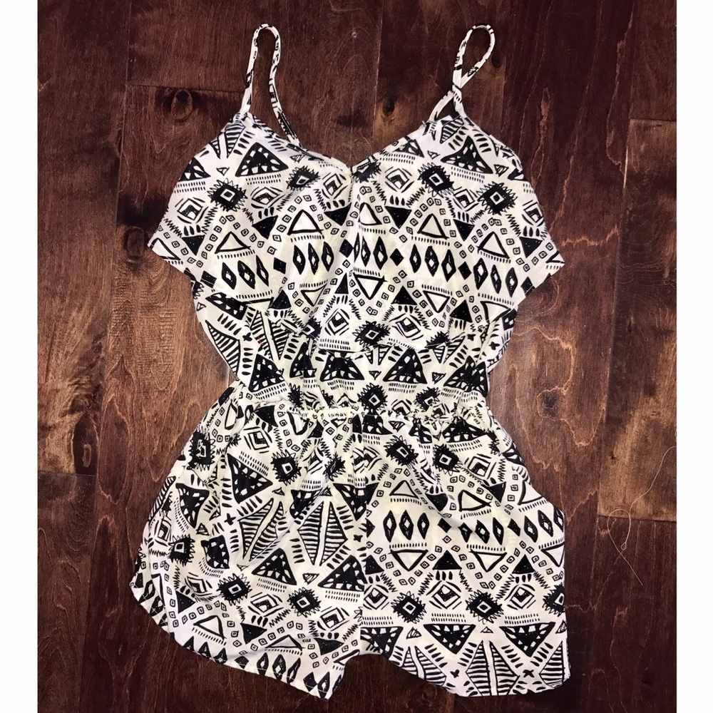Black & white printed romper with pockets