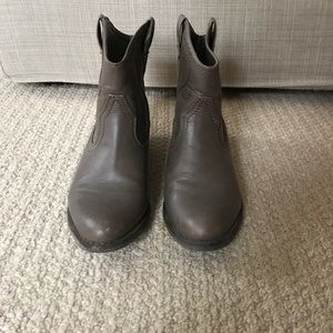 Leather short ankle cowboy boots!