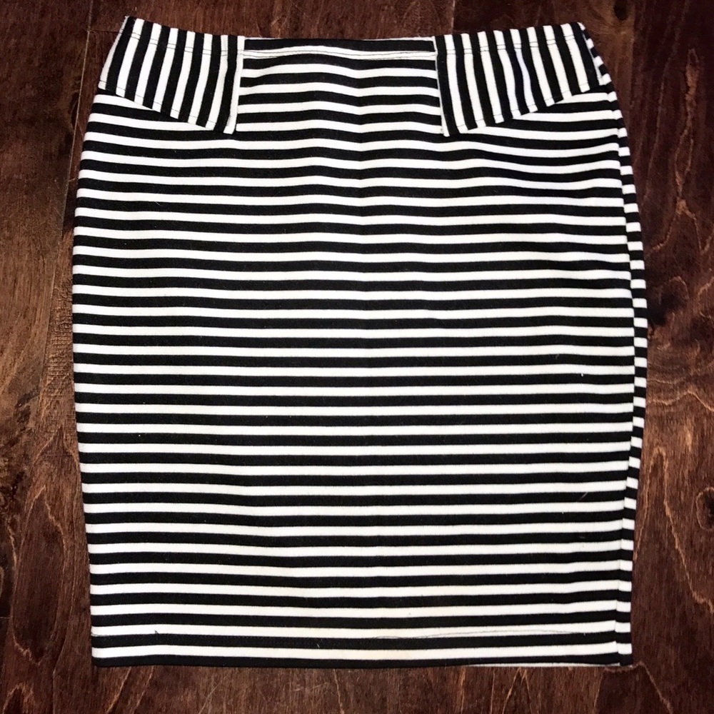 NWOT black & white stripe pencil skirt