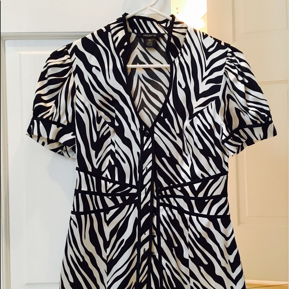 XS Black and white blouse