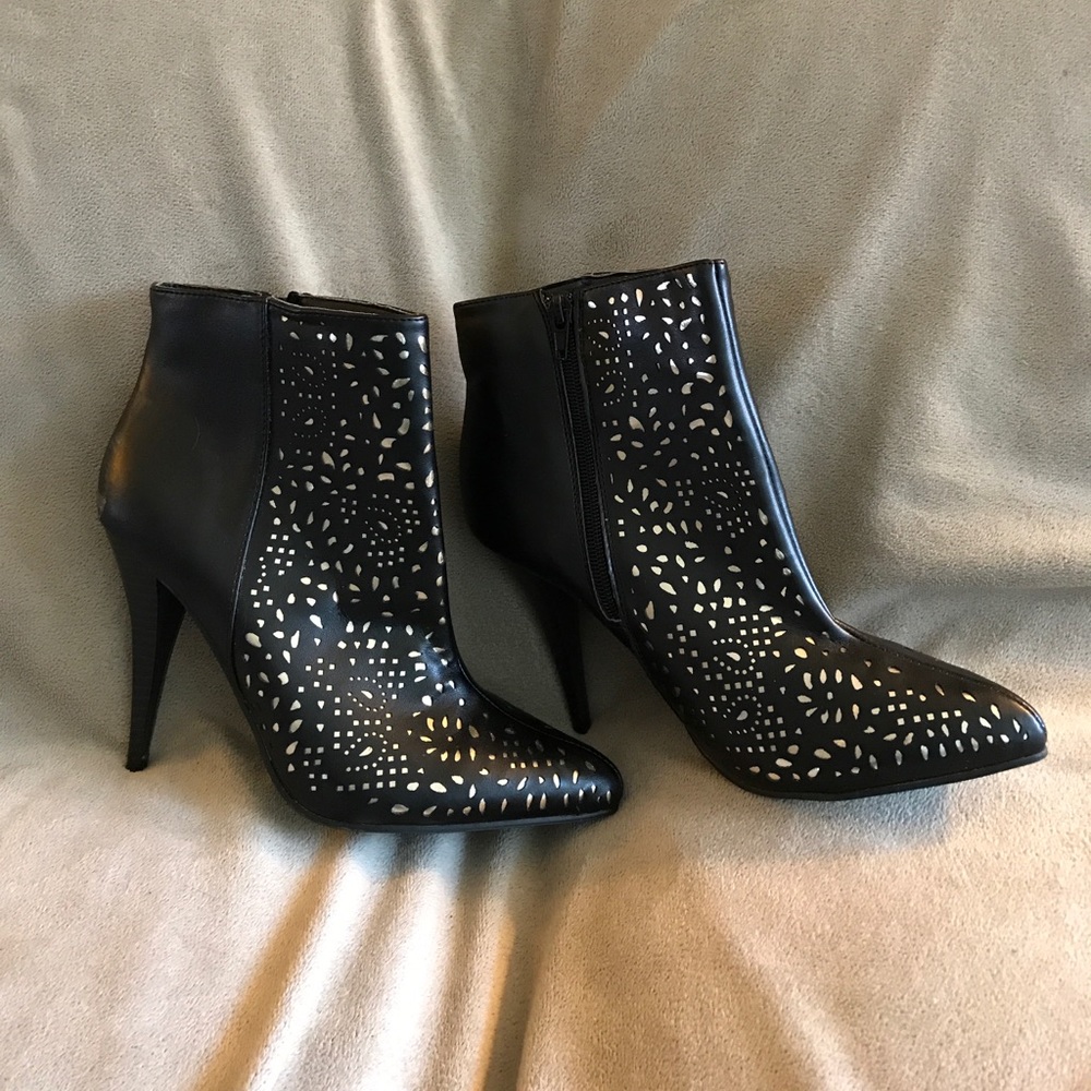 Black & Gold laser cut heeled booties size 8