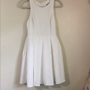 Lulu's white dress