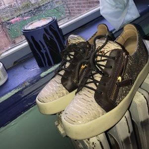 Woman's giuseppe sneakers