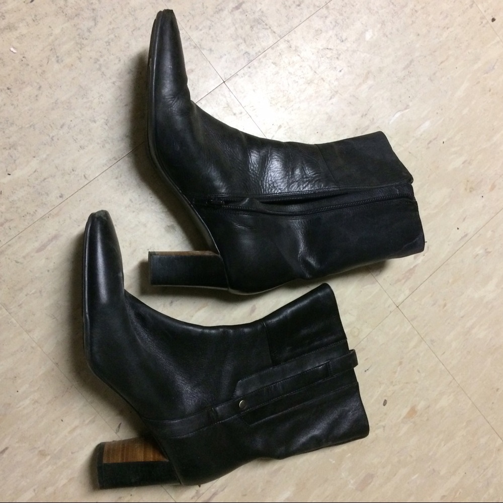 Nine West black leather boots size 9
